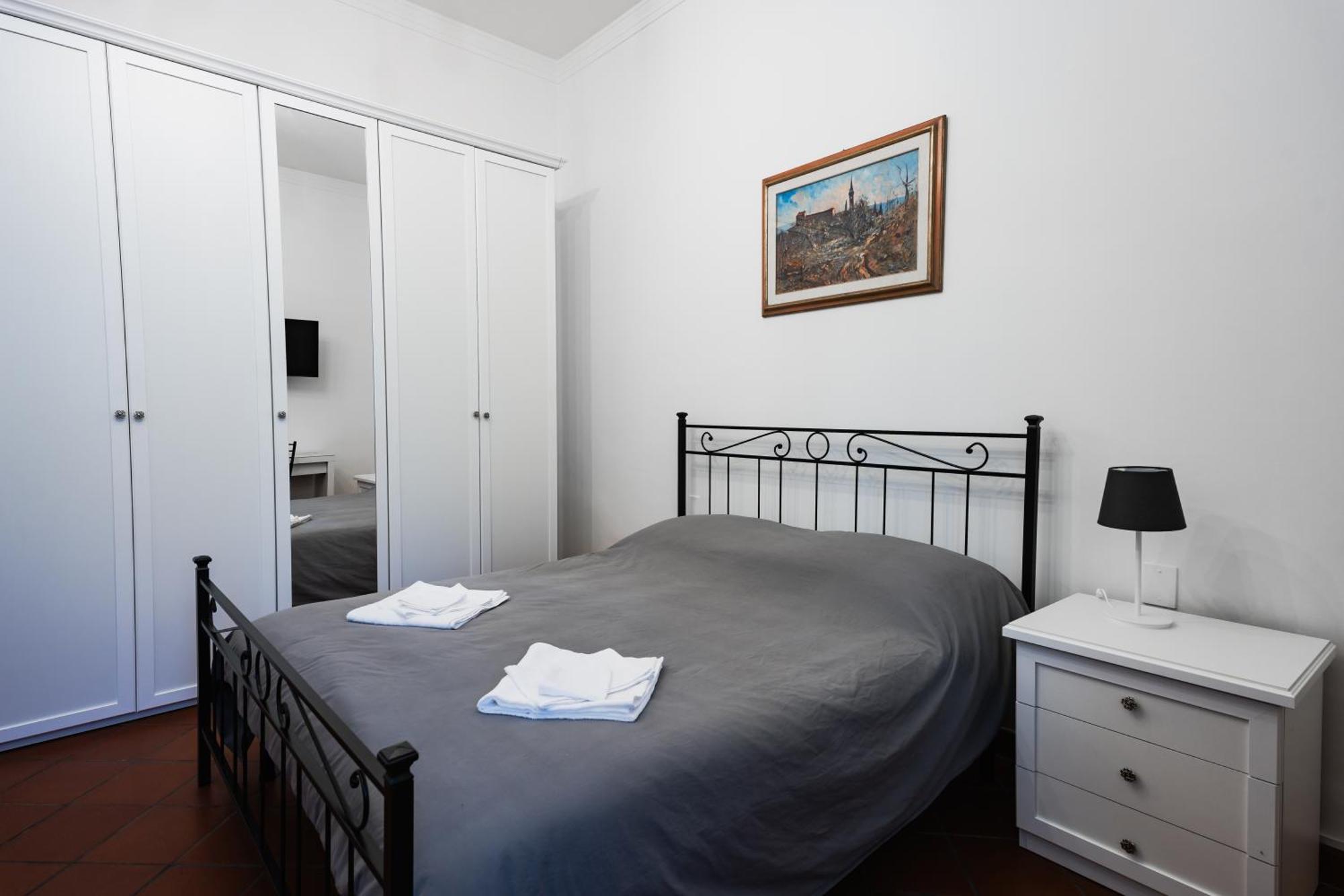Charming With Exclusive Courtyard In Center Of Apartamento Florença